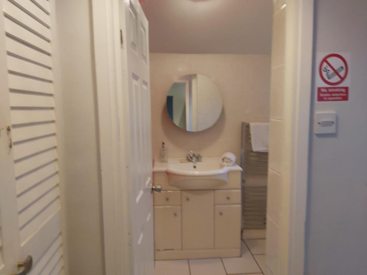 Pearson House - Huku Kwetu 3 Bedroom End Of Terrance House - Family And Business Group Self Catering Accommodation -Huku Kwetu 诺丁汉 外观 照片