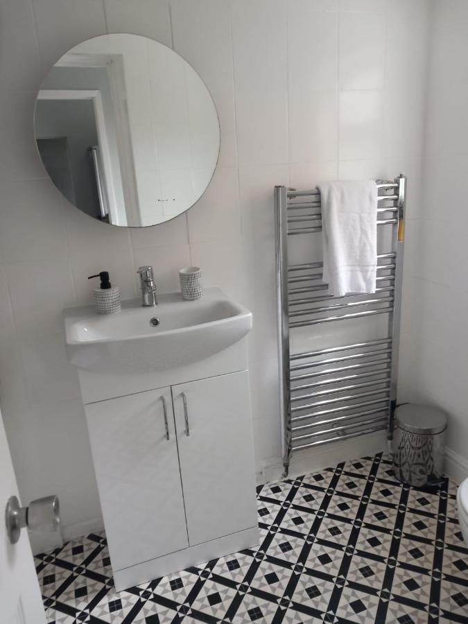 Pearson House - Huku Kwetu 3 Bedroom End Of Terrance House - Family And Business Group Self Catering Accommodation -Huku Kwetu 诺丁汉 外观 照片