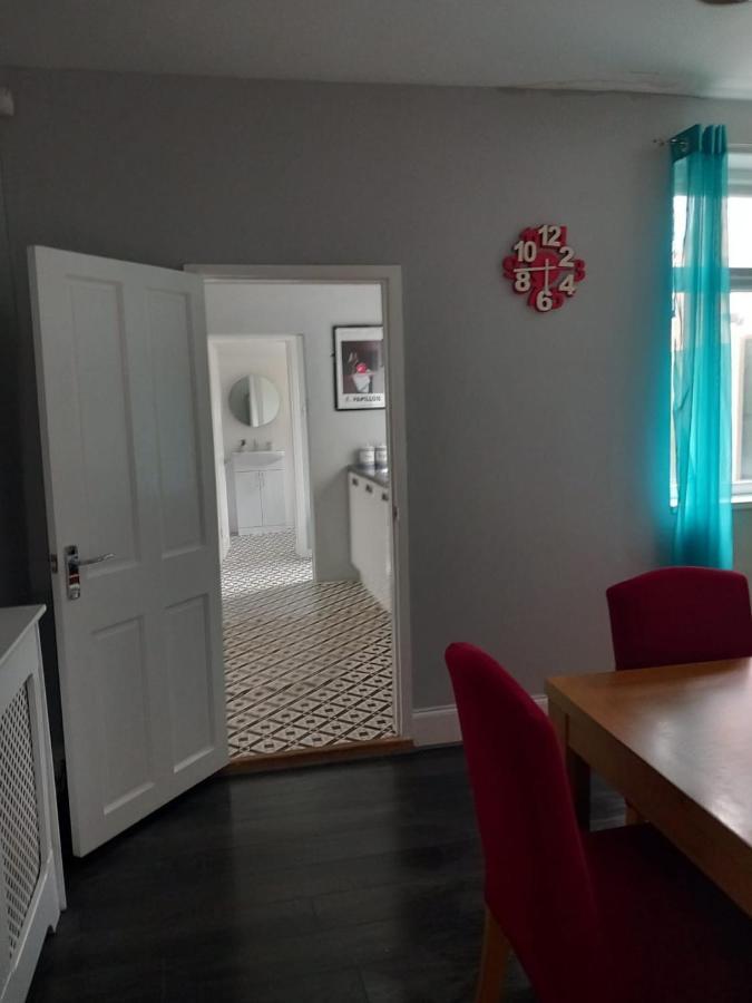Pearson House - Huku Kwetu 3 Bedroom End Of Terrance House - Family And Business Group Self Catering Accommodation -Huku Kwetu 诺丁汉 外观 照片