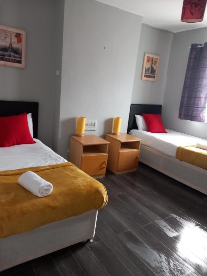 Pearson House - Huku Kwetu 3 Bedroom End Of Terrance House - Family And Business Group Self Catering Accommodation -Huku Kwetu 诺丁汉 外观 照片