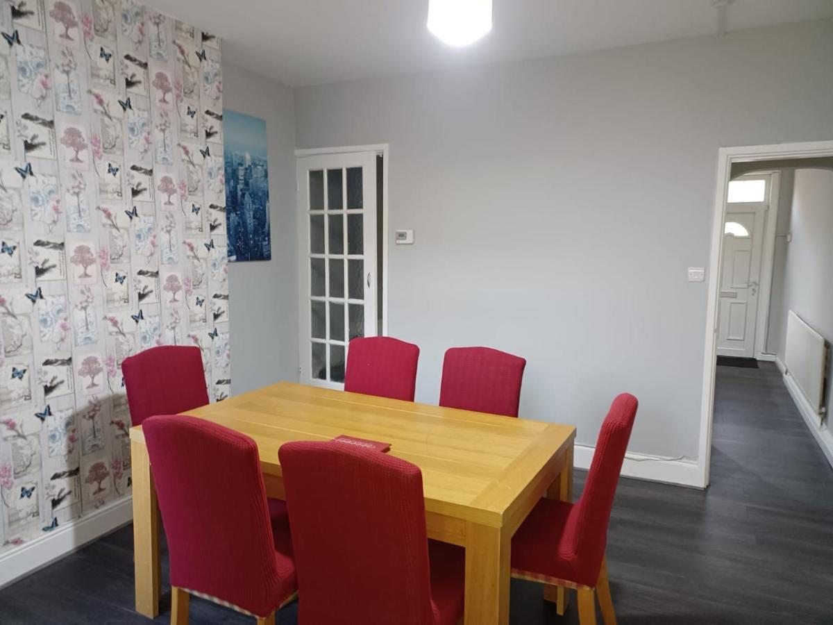 Pearson House - Huku Kwetu 3 Bedroom End Of Terrance House - Family And Business Group Self Catering Accommodation -Huku Kwetu 诺丁汉 外观 照片