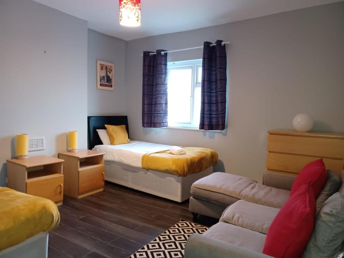 Pearson House - Huku Kwetu 3 Bedroom End Of Terrance House - Family And Business Group Self Catering Accommodation -Huku Kwetu 诺丁汉 外观 照片